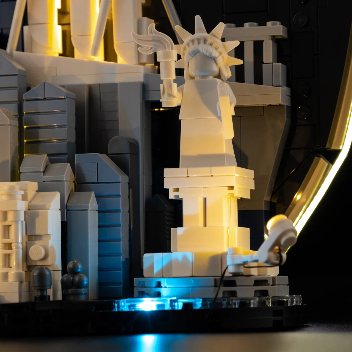 Light Kit for LEGO® New York City – The Big Apple 21066 — Statue of Liberty and blue waterfront