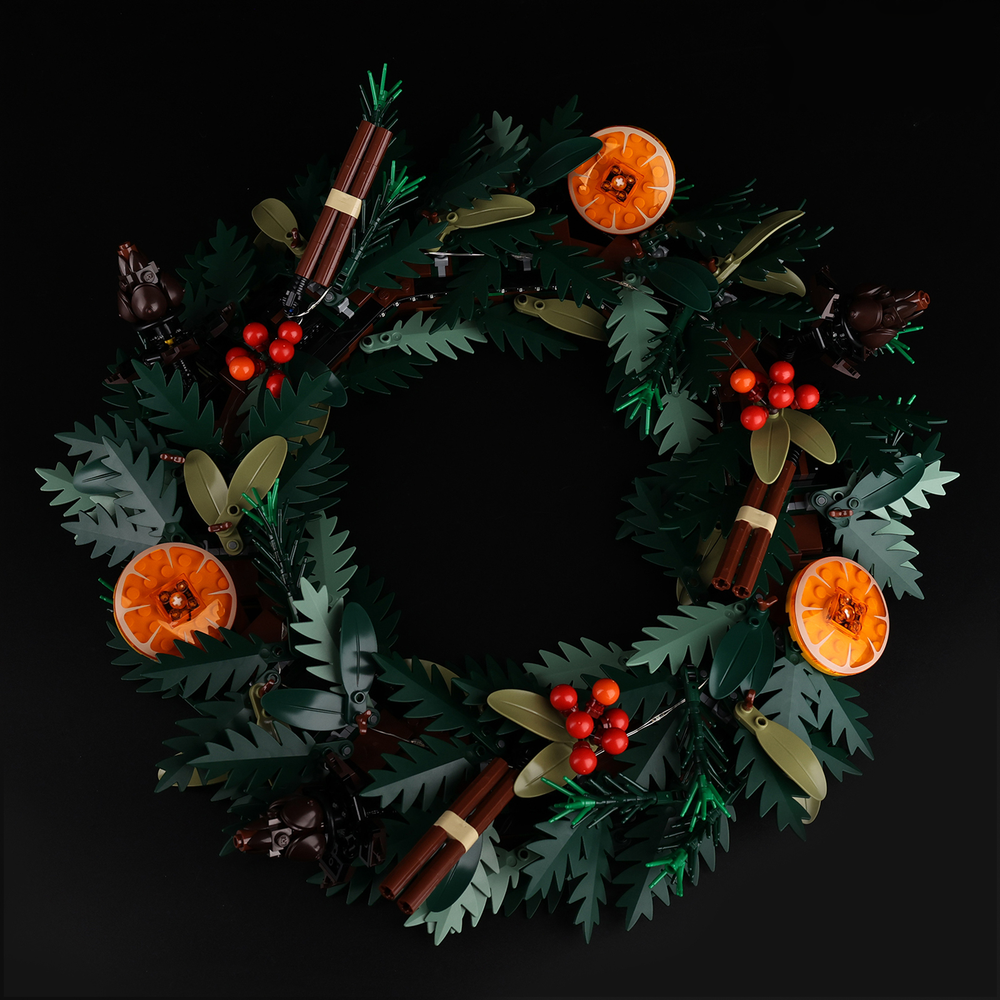 LEGO® Wreath 10340 with Game of Bricks Lights switched off, matching the main product photograph.