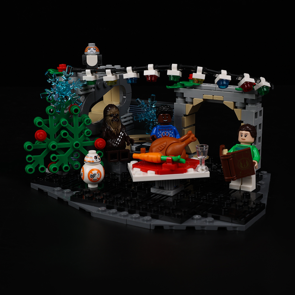 LEGO® Millennium Falcon Holiday Diorama 40658 with Game of Bricks Lights switched off, matching the main product photograph.