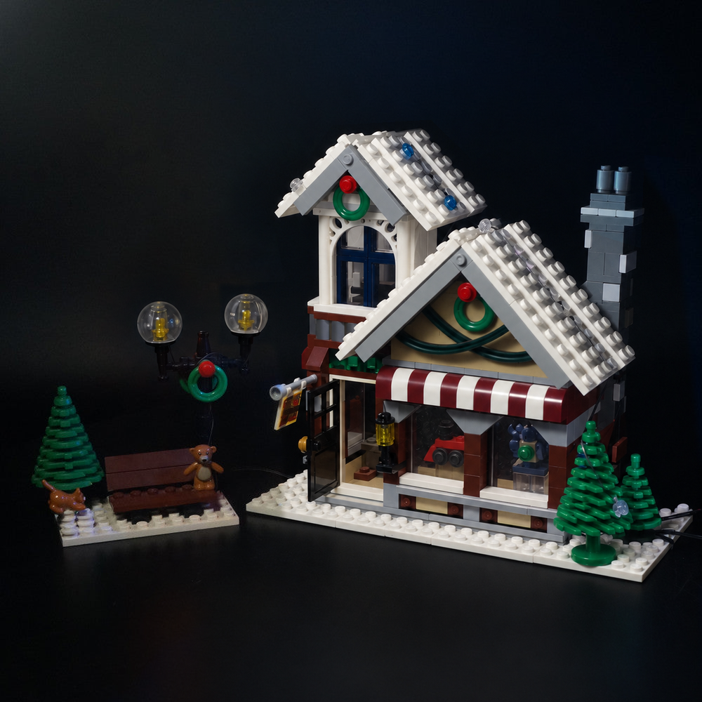 LEGO® Winter Toy Shop 10249 with Game of Bricks Lights switched off, matching the main product photograph.
