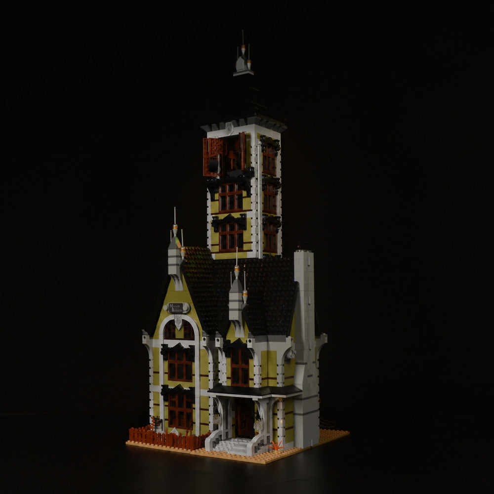 LEGO® Haunted House 10273 with Game of Bricks Lights switched off, matching the main product photograph.