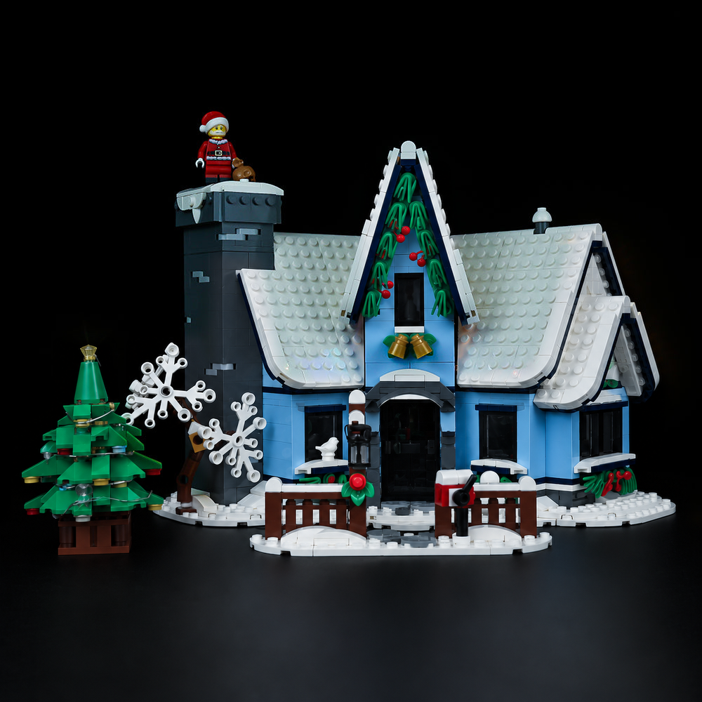 LEGO® Santa’s Visit 10293 with Game of Bricks Lights switched off, matching the main product photograph.