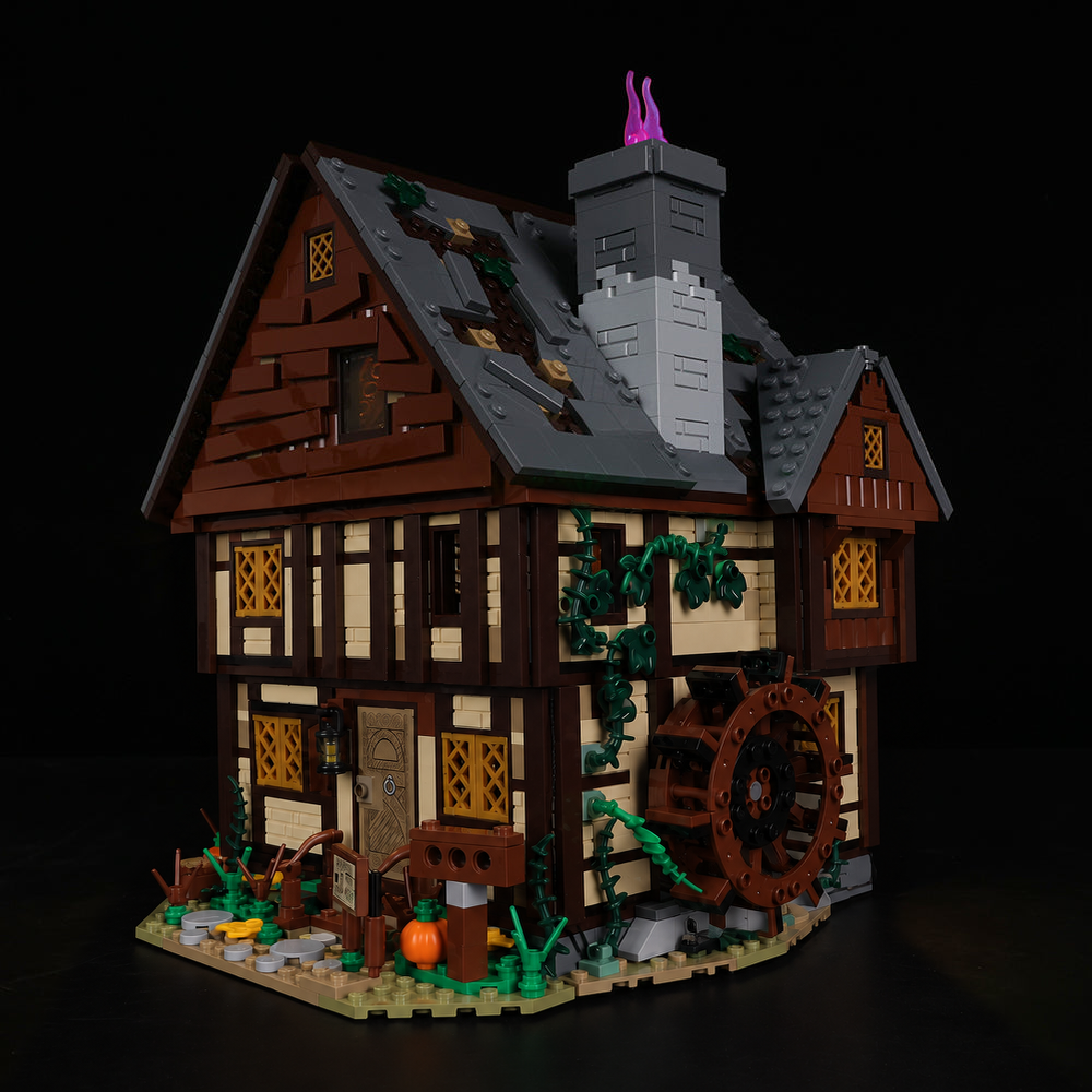 LEGO® Disney Hocus Pocus The Sanderson Sisters’ Cottage 21341 with Game of Bricks Lights switched off, matching the main product photograph.