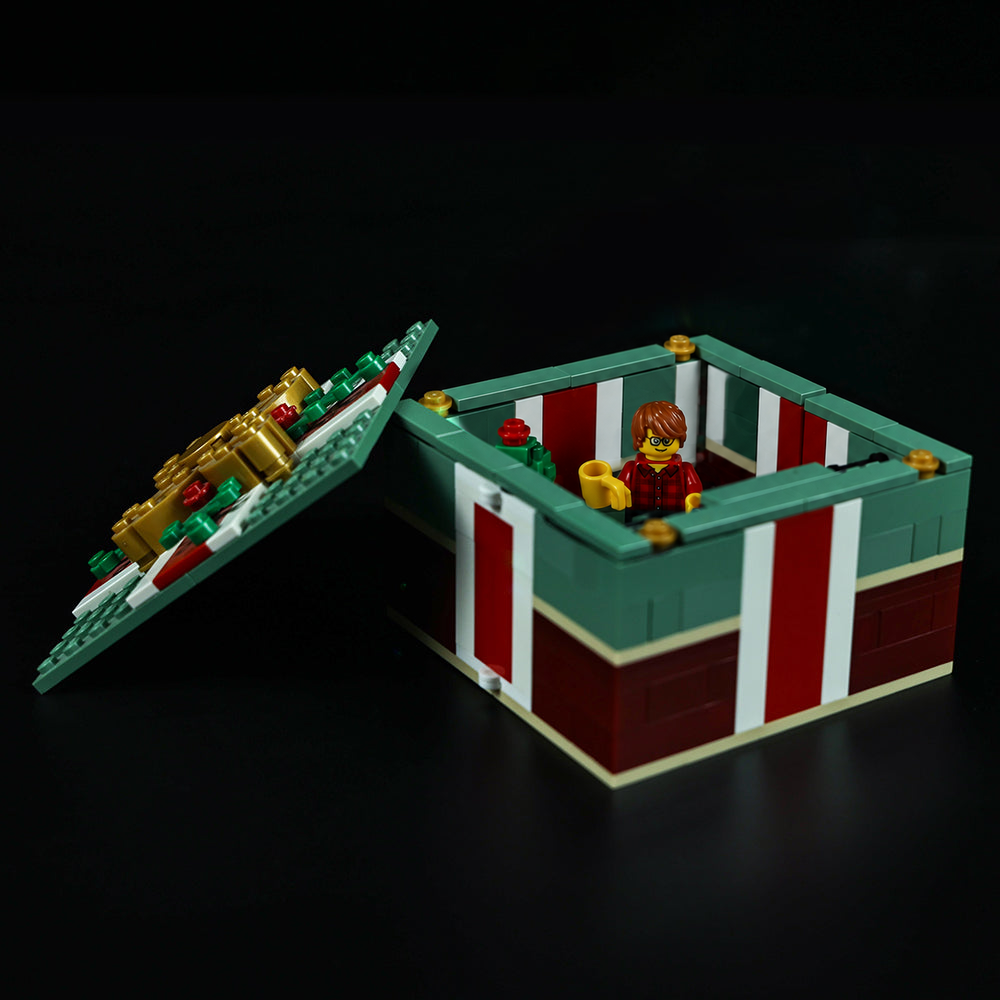 LEGO® Buildable Holiday Present 40292 with Game of Bricks Lights switched off, matching the main product photograph.