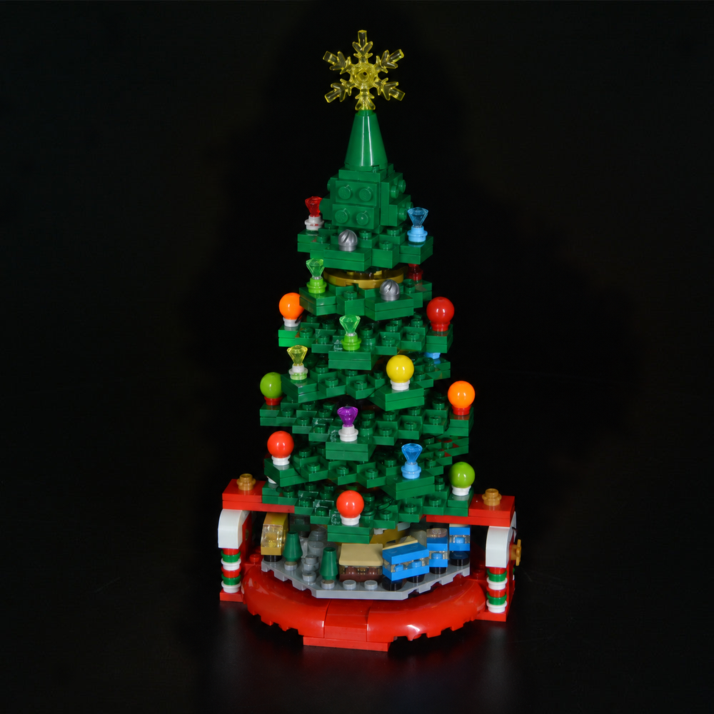 LEGO® Christmas Tree 40338 with Game of Bricks Lights switched off, matching the main product photograph.