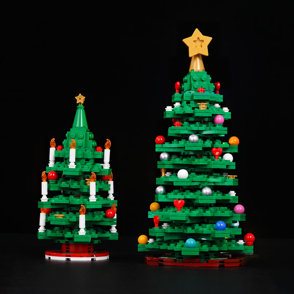 LEGO® Christmas Tree 40573 with Game of Bricks Lights switched off, matching the main product photograph.