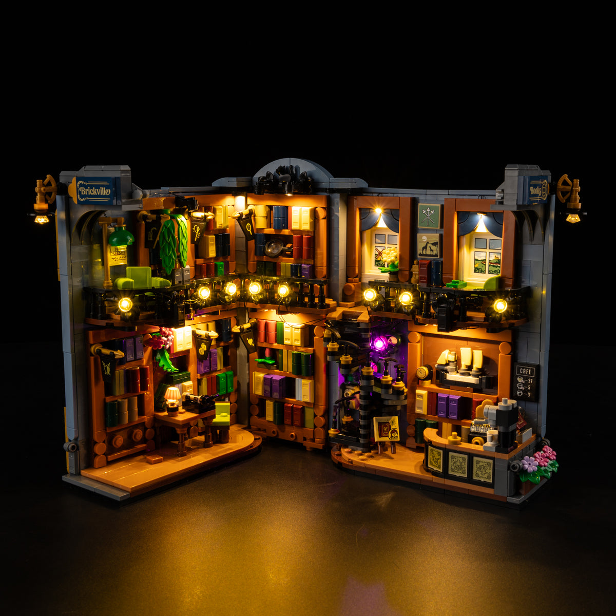 Illuminated LEGO Bookstore: Book Nook 11379 detail 6