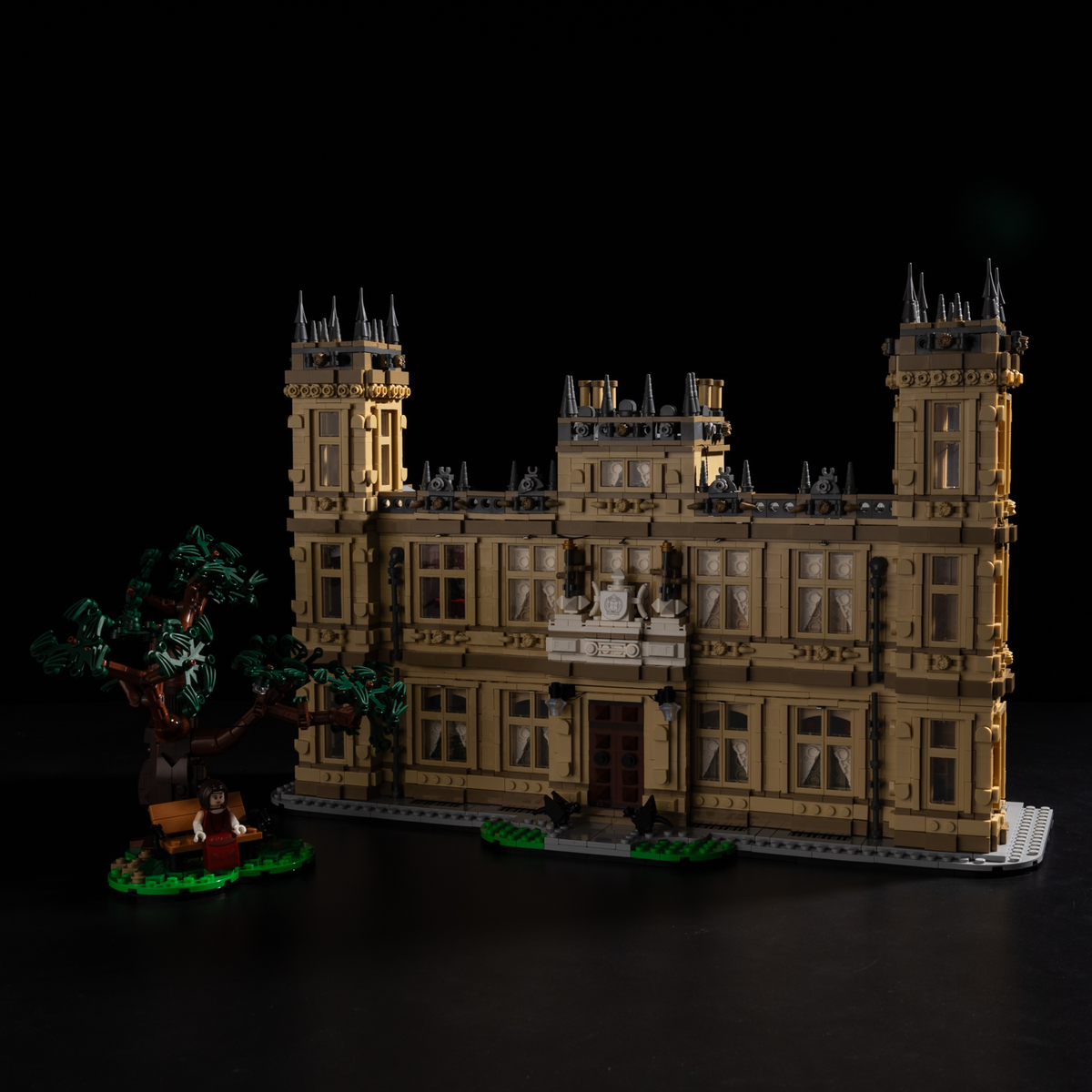 Downton Abbey arrival at downton, lights off