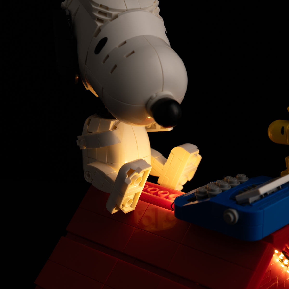 Light Kit for LEGO® Peanuts: Snoopy's Doghouse 21368